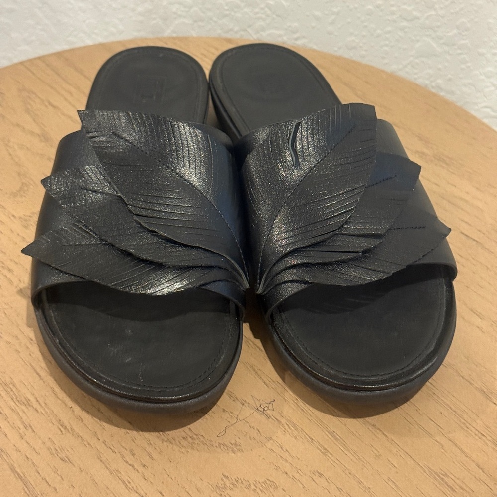 Fit Flops with Pretty Leaf Accent!